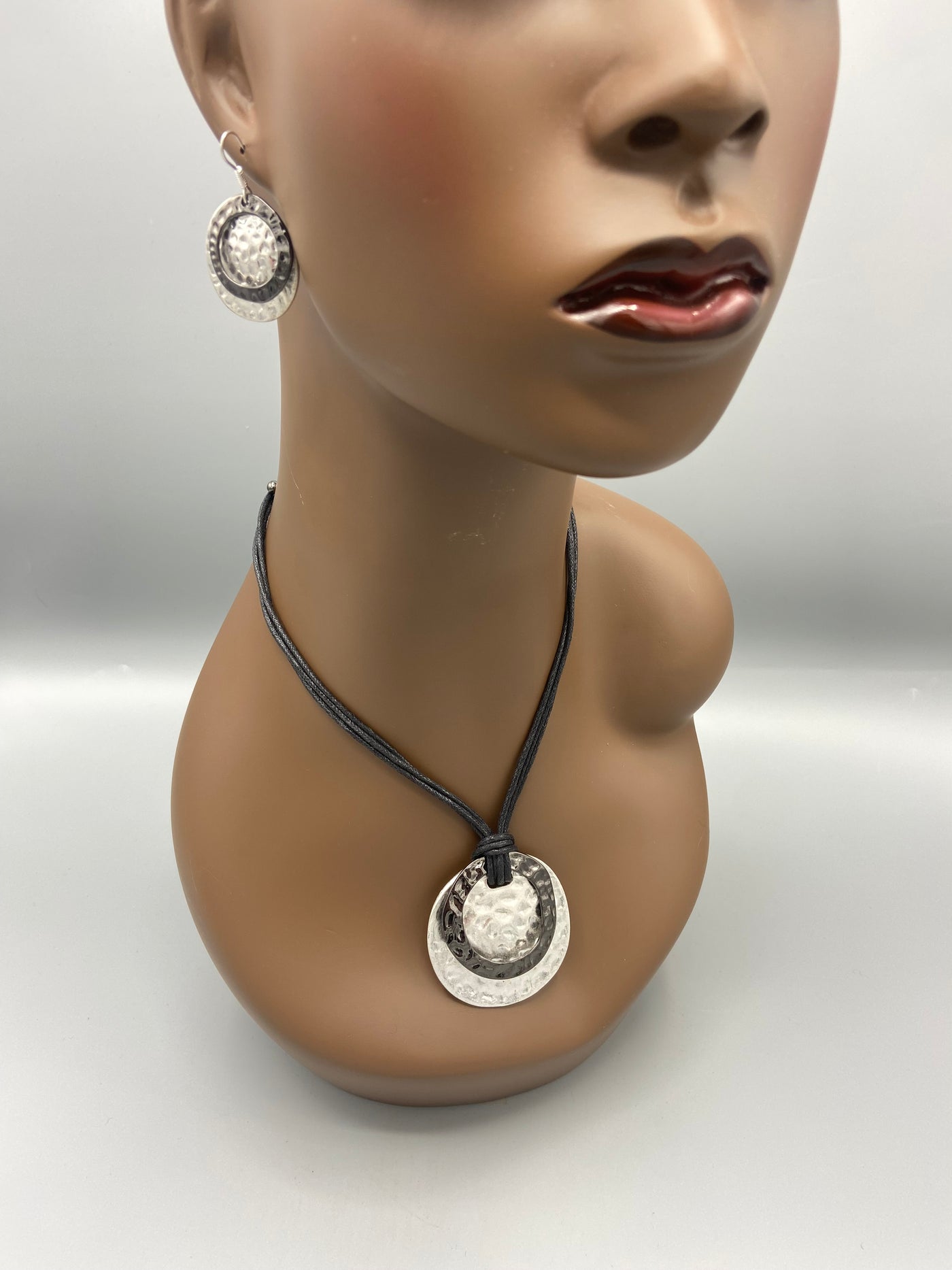 Dofi Metal Circle Pendant Necklace Set